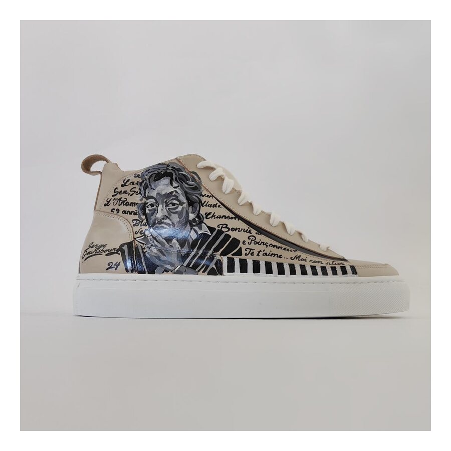 Paire de sneakers customisée, portrait artistique peint à la main