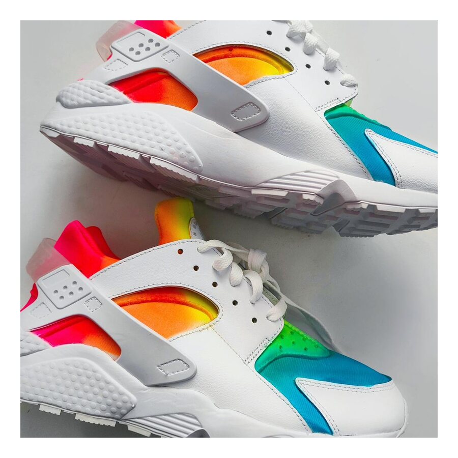 Sneakers customisées en dégradé de couleurs